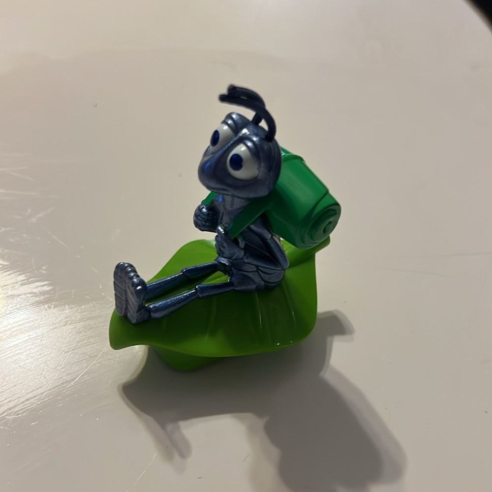 1998 VINTAGE MCDONALDS A BUGS LIFE FLIK ANT LEAF PULL BACK ACTION FIGURE